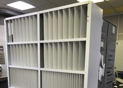 Металлический стеллаж для карт рабочих процессов