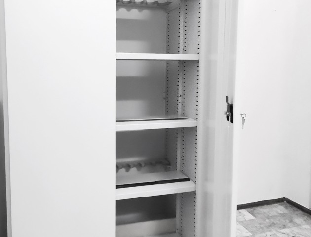 шкафы для одежды с дверями