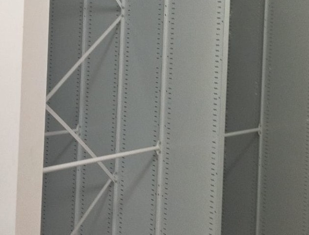 Мобильные стеллажи со штангами для одежды